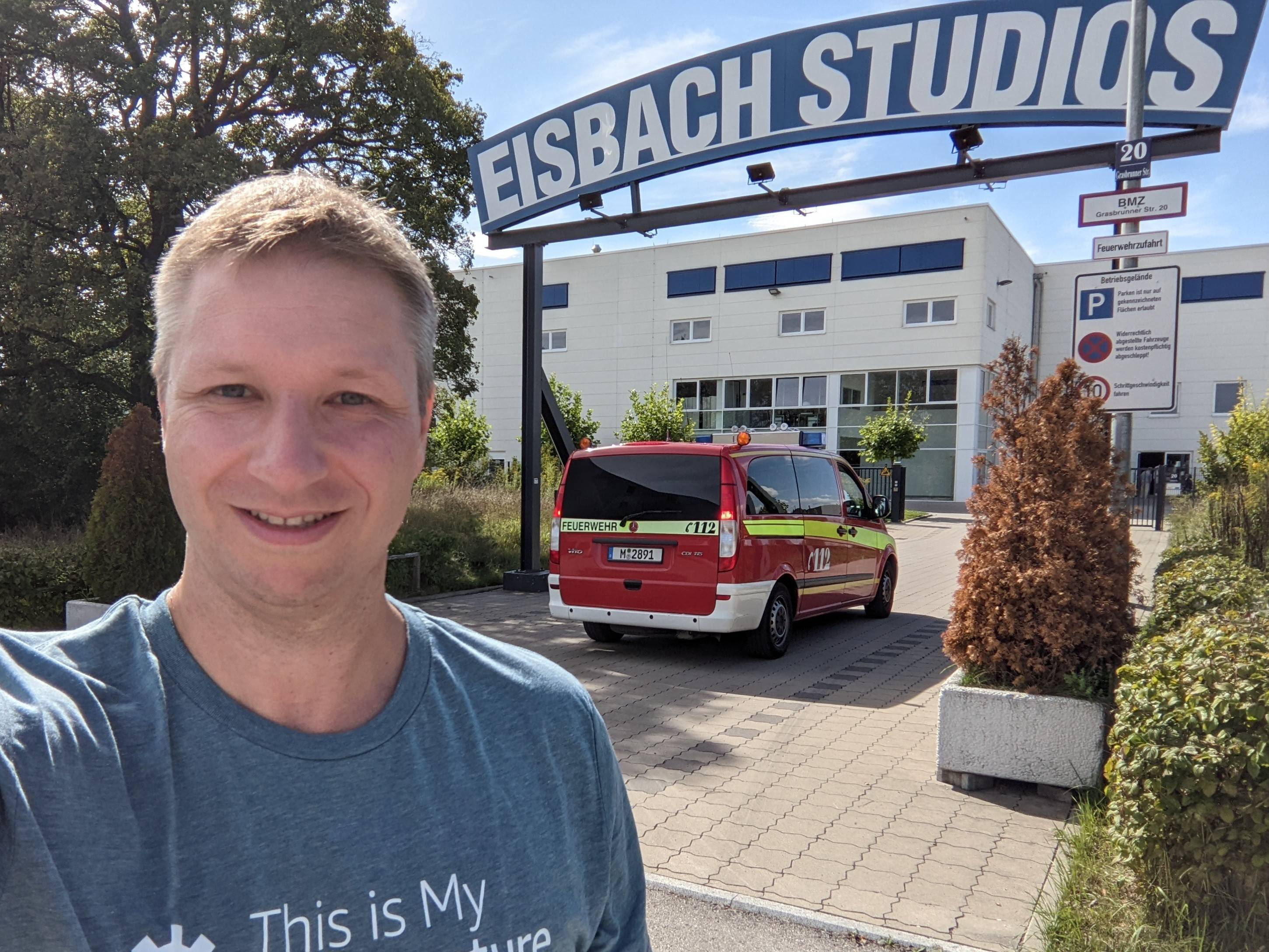 Steffen in front of the Eisbach film studios